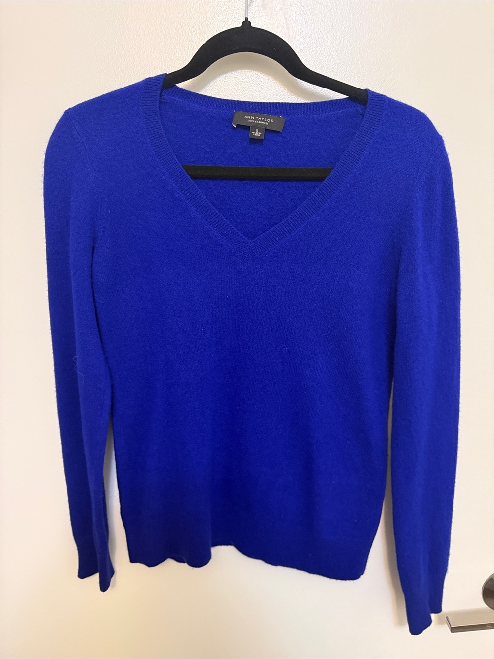 Ann Taylor 100% Cashmere Women’s Cobalt V-Neck Sweater